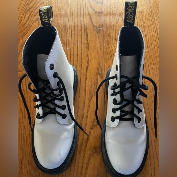 Dr Martin Boots, white, size 7.  Worn a few times - Picture 2 of 5